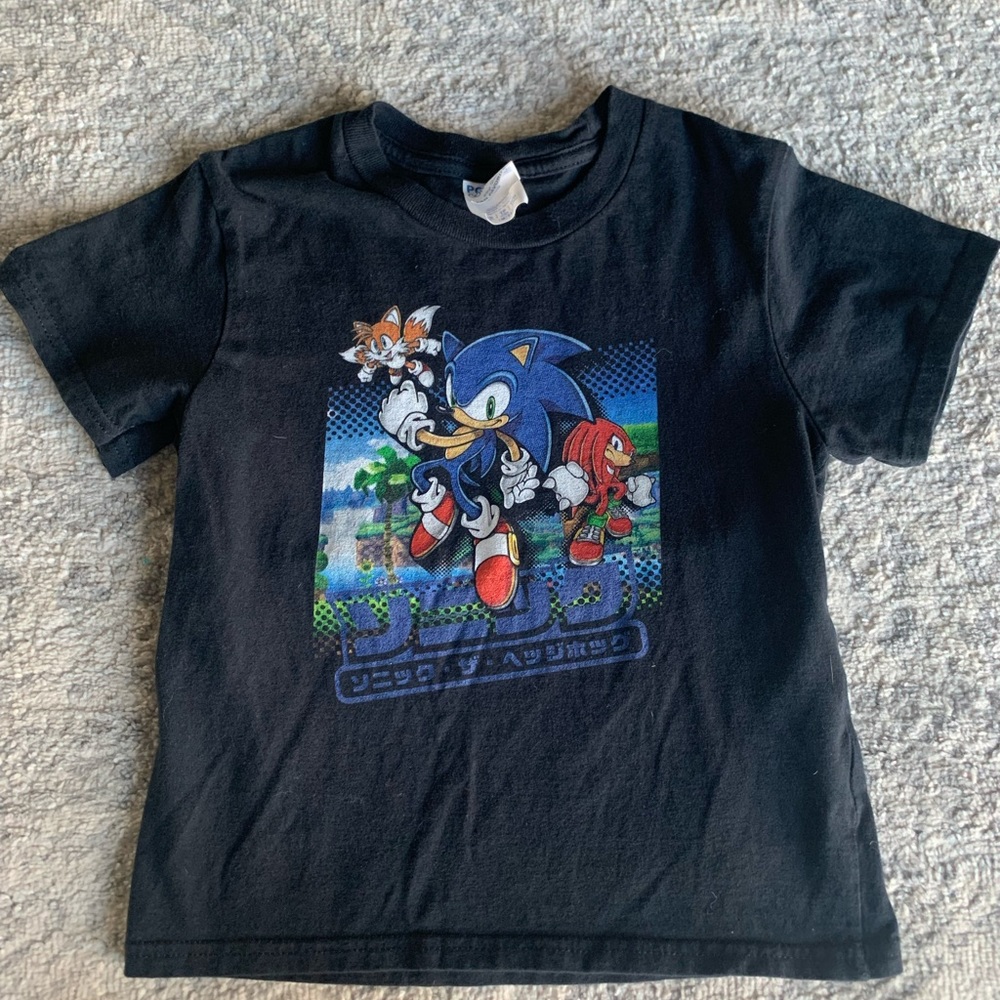Sonic the Hedgehog tee - boys size XS (5/6)